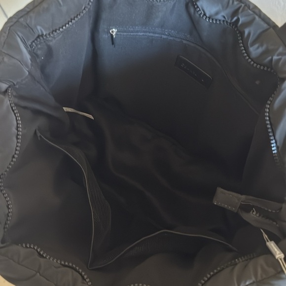 NWT - BearPaw Black Puffer Tote Travel Bag - Picture 5 of 8